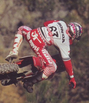 Le numéro 63 a été attribué à Jean-Michel pour la saison des grand-prix 250 pour cette année 1989