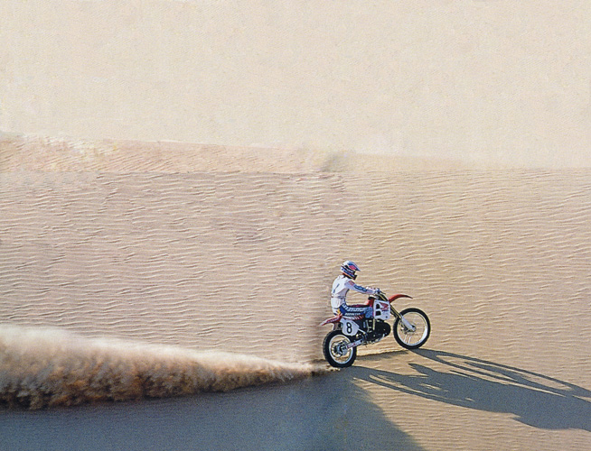 Jean-Michel dans les dunes de Glamis photographié par Pat Boulland