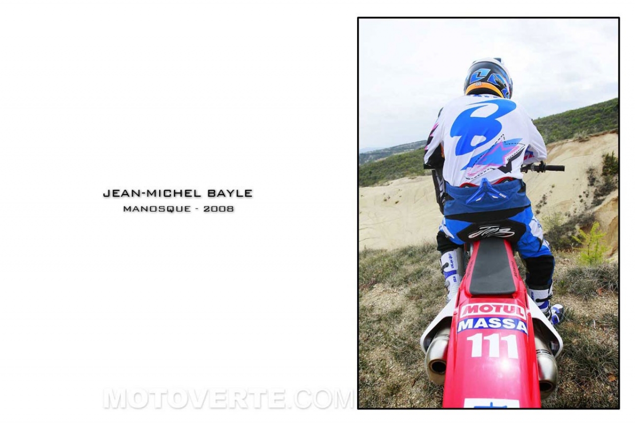 Un fond écran de Moto Verte avec le casque replica One JMB by Pasky