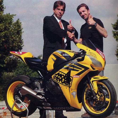 Jean-Luc Mars et Thierry Traccan présentent la moto