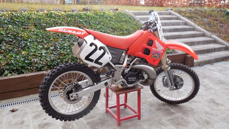 La moto 1990 en configuration début de saison
