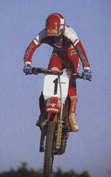 Jean-Michel Bayle lors d'un supercross lors de cette année 1988